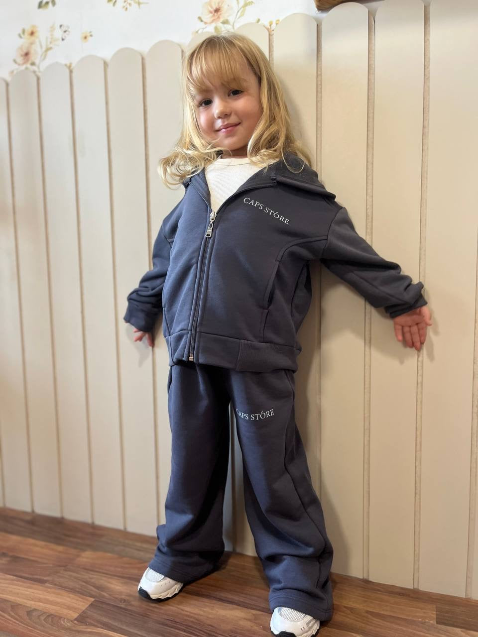 Caps Stóre Charcoal Gray Set