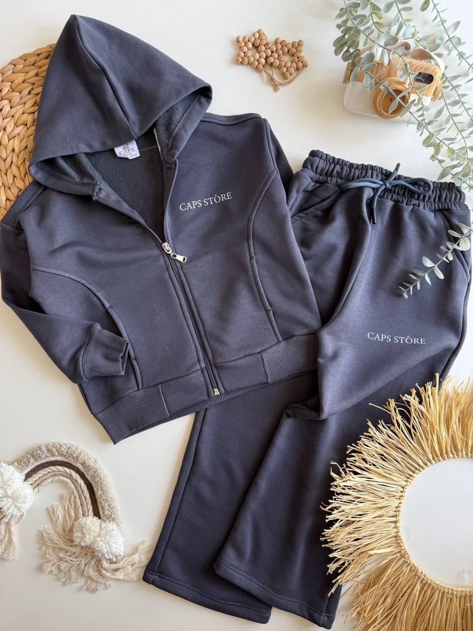 Caps Stóre Charcoal Gray Set