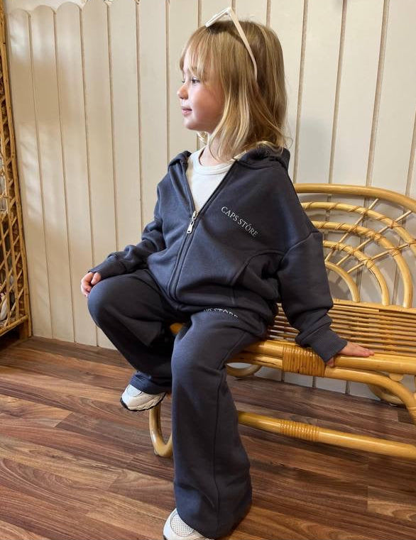 Caps Stóre Charcoal Gray Set